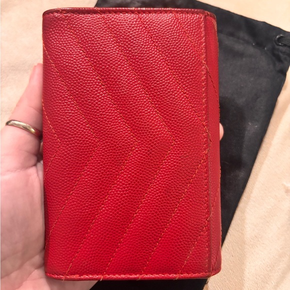 Saint Laurent YSL Red Leather Compact Wallet with Gold Logo GUC - Picture 4 of 15